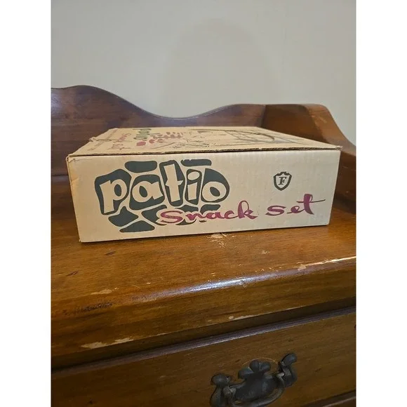 Federal Glass Company 1950s Atomic Flower Milk Glass Patio Snack Set MCM - Picture 5 of 10